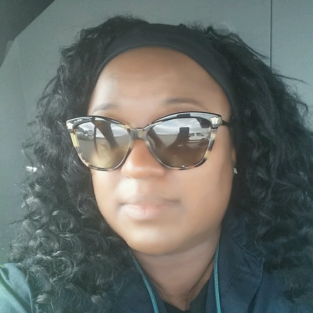 Meet your Posher, Sandy